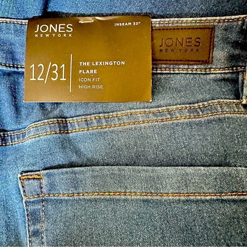 Jones New York Women’s Lexington High Rise Flare Leg Jeans in the Size 12/31 - Picture 9 of 10